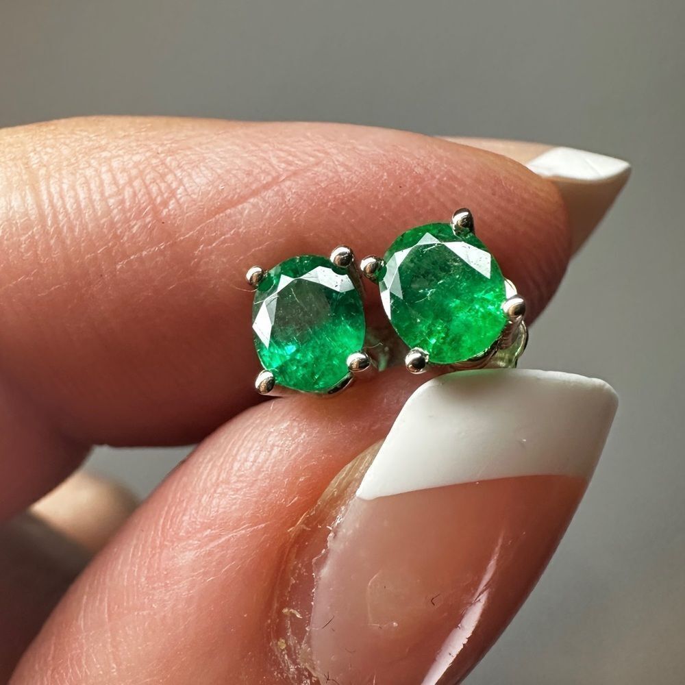 NWOT .81ctw Columbian‎ Emerald oval stud earrings in 14kt white gold!